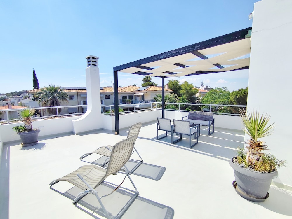 Adelos Maisonette Near Vouliagmeni Beach — 4-Star Luxury Hotel in Athens, Greece