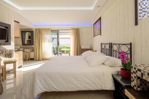Lume Athens — 4-Star Luxury Hotel in Athens, Greece