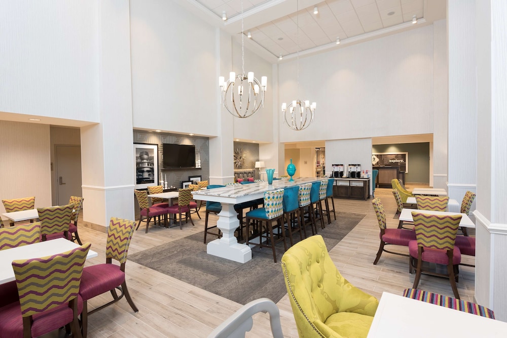 Hampton Inn & Suites Chicago Schaumburg - photo 28