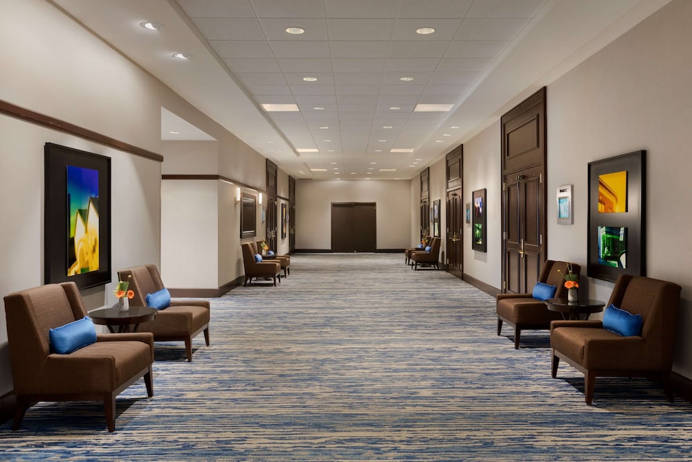 Embassy Suites by Hilton Boston Waltham - photo 13