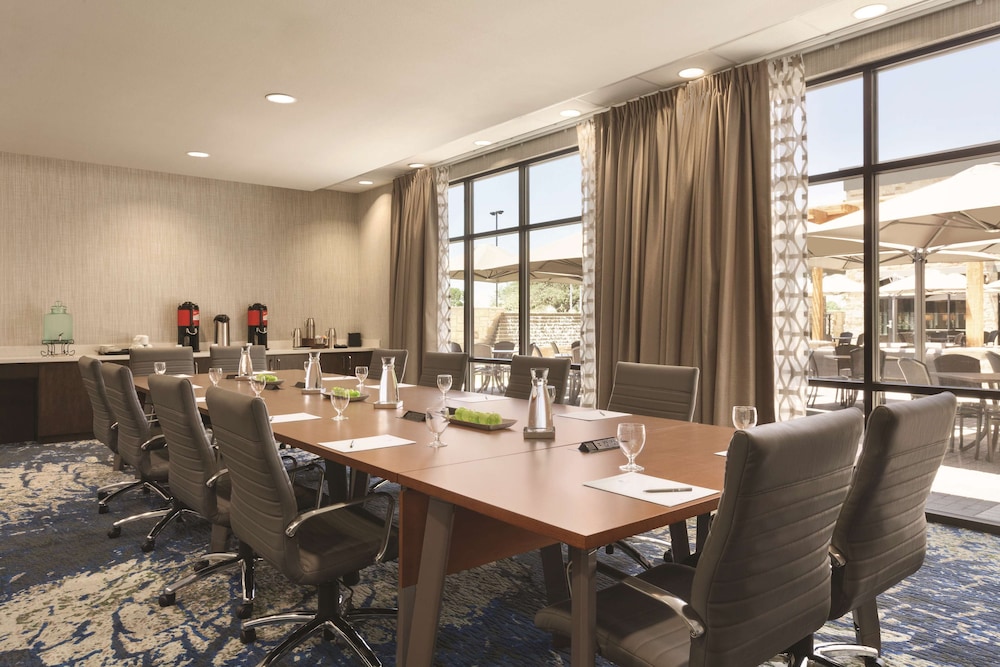 Embassy Suites by Hilton San Antonio Brooks Hotel & Spa - photo 45