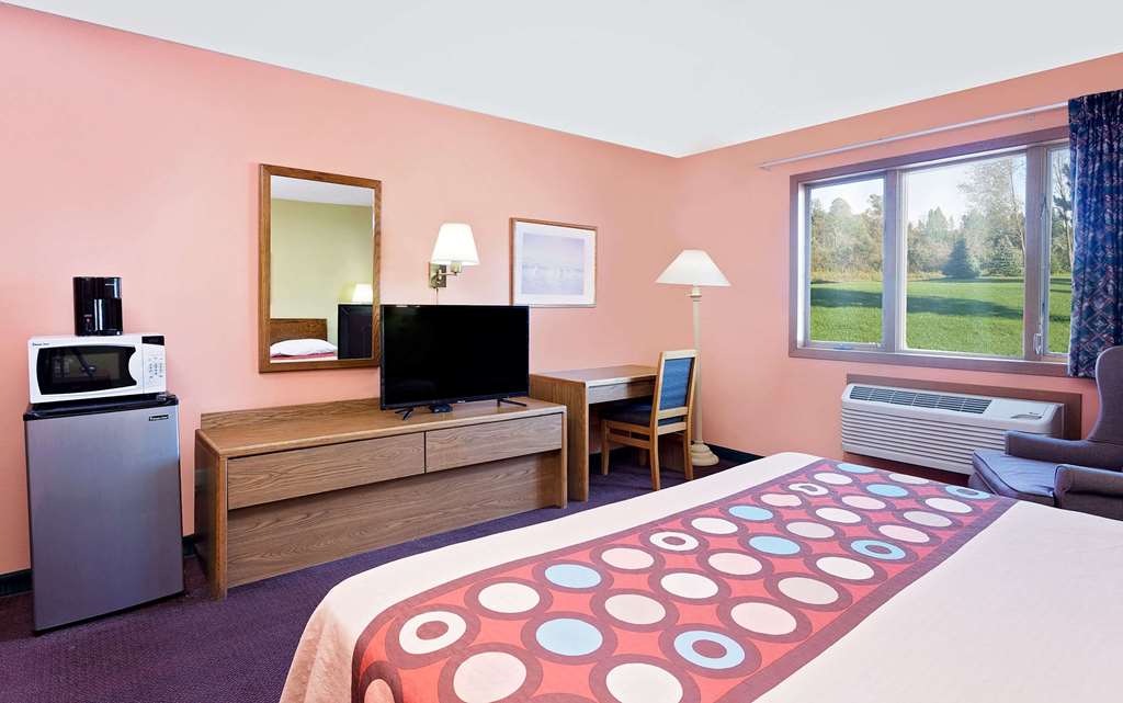 Super 8 by Wyndham Sturgeon Bay - photo 10