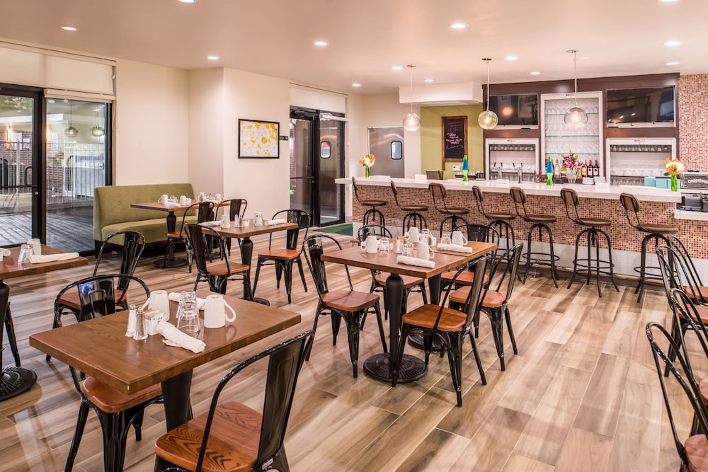 Holiday Inn & Suites Dallas Addison by IHG - photo 30