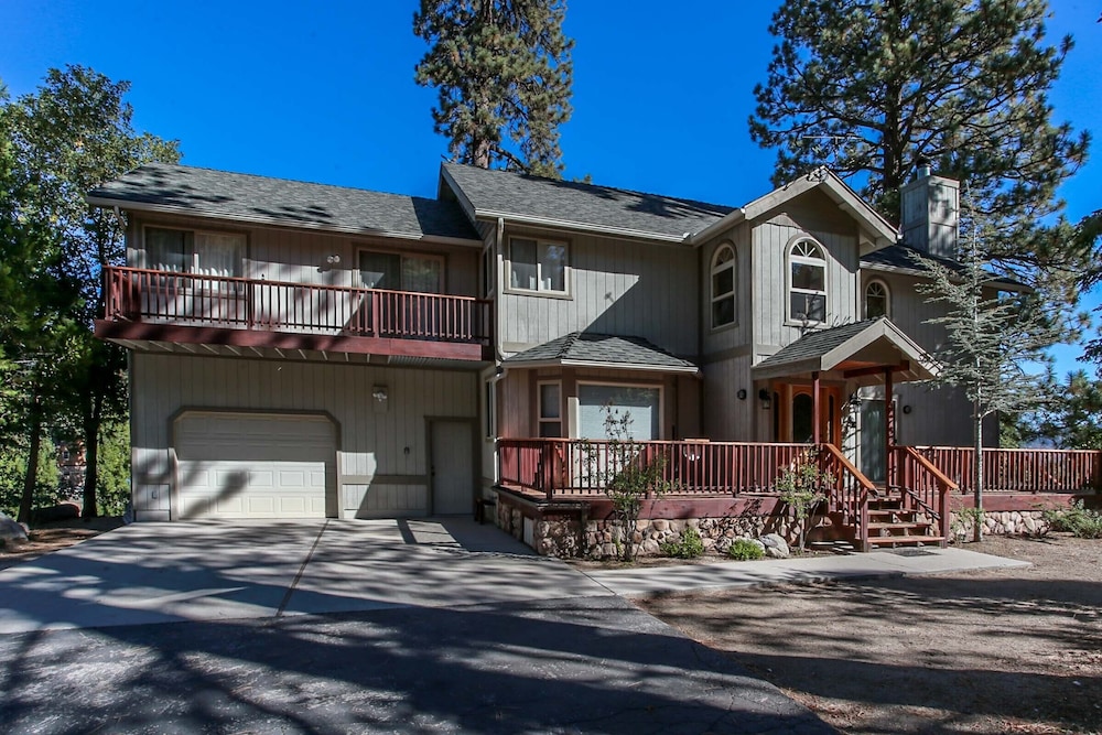 The Treehaus - last minute hotel in Big Bear Lake