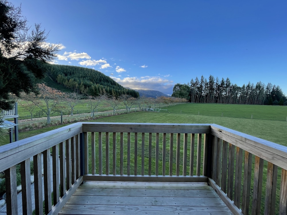 Pudding Hill Lodge & Chalets — 4-Star Luxury Hotel in Methven, New Zealand
