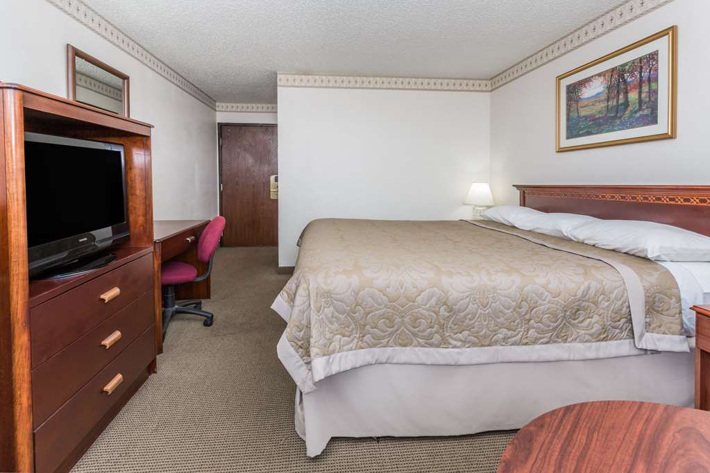 Super 8 by Wyndham Colorado Springs Chestnut Street - photo 6