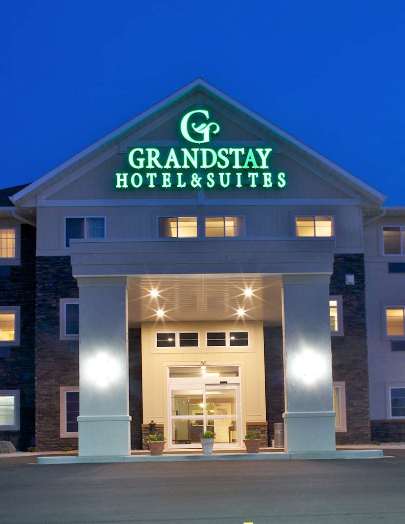 GrandStay Hotel & Suites Mount Horeb Madison - photo 3