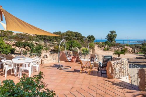 Sun House Appartamento Vista Mare — 4-Star Luxury Hotel in Cannigione, Italy