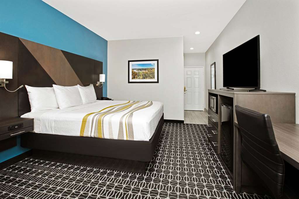 La Quinta Inn & Suites by Wyndham Sulphur Springs - photo 15
