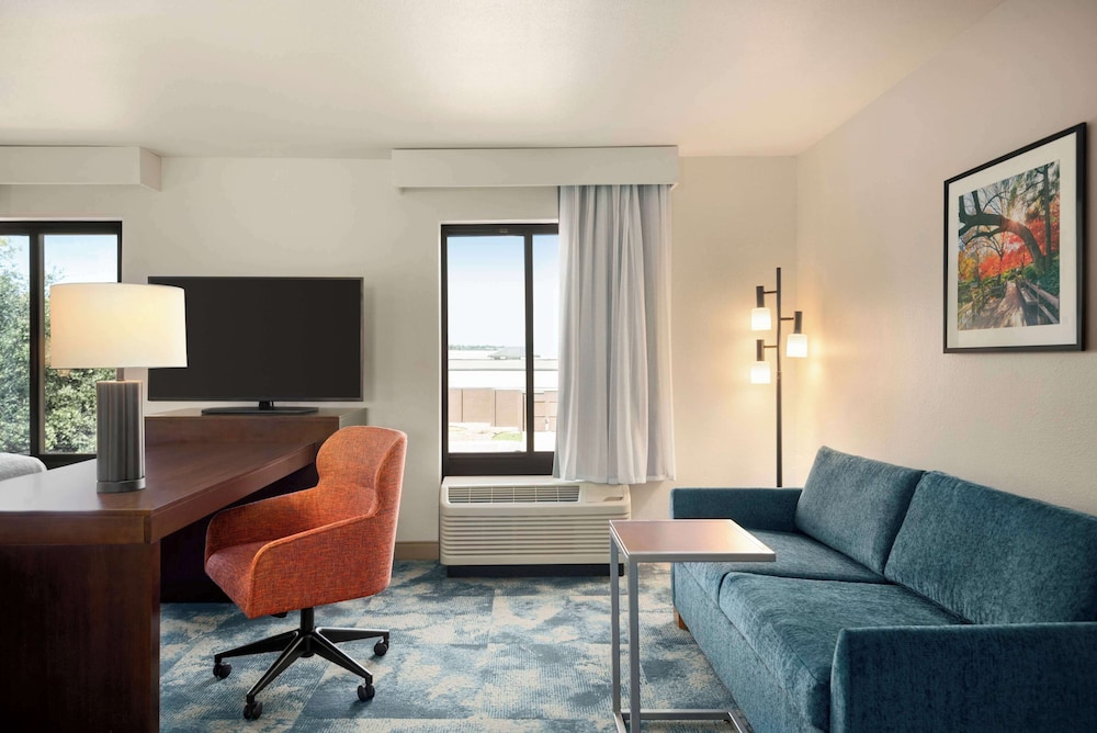 Hampton Inn & Suites San Marcos - photo 7