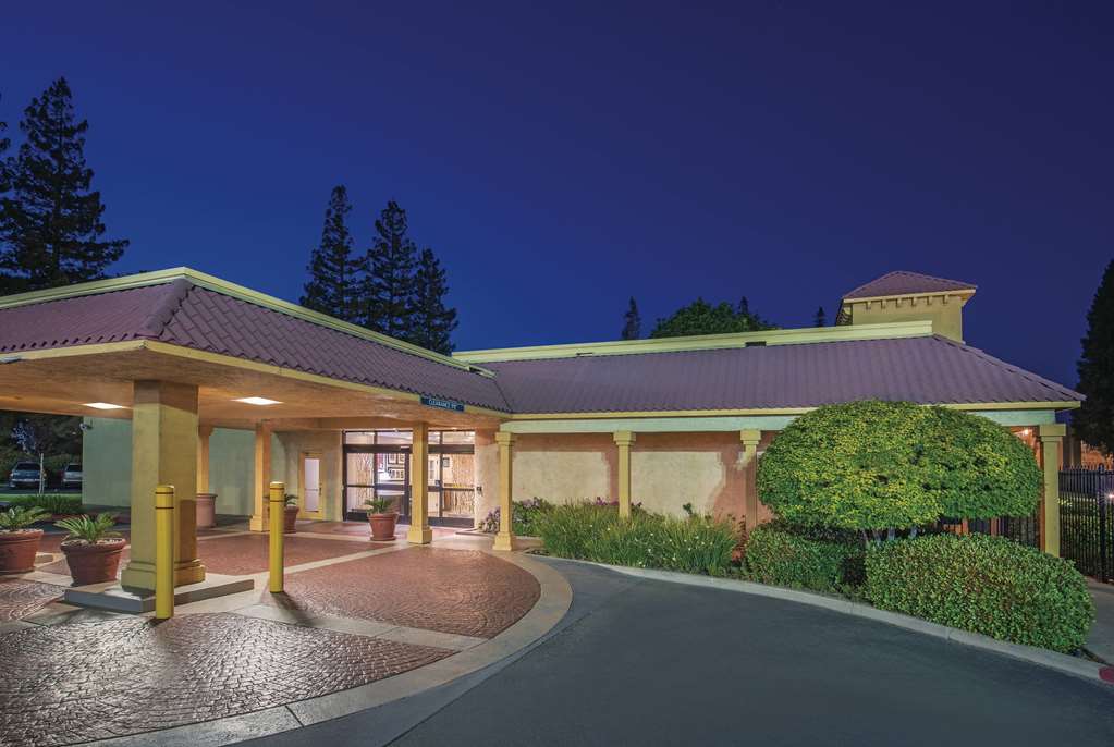 Howard Johnson by Wyndham Sacramento Downtown - featured photo
