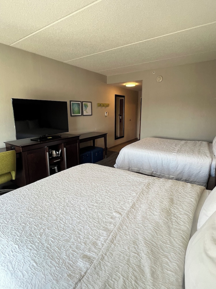 Hampton Inn & Suites Baltimore Woodlawn - photo 8