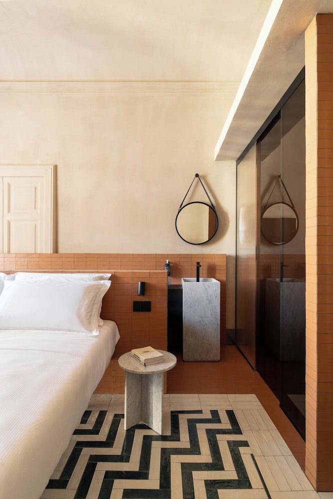 Unicum Suite Grande Archivio Napoli — 4-Star Luxury Hotel in Naples, Italy