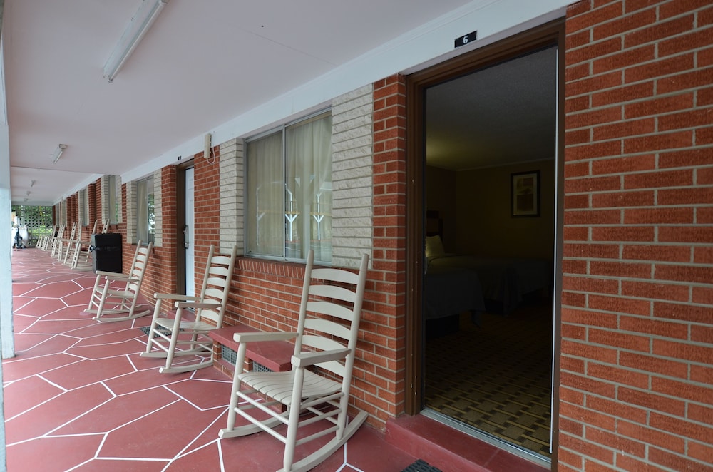 Travelowe's Motel - photo 28