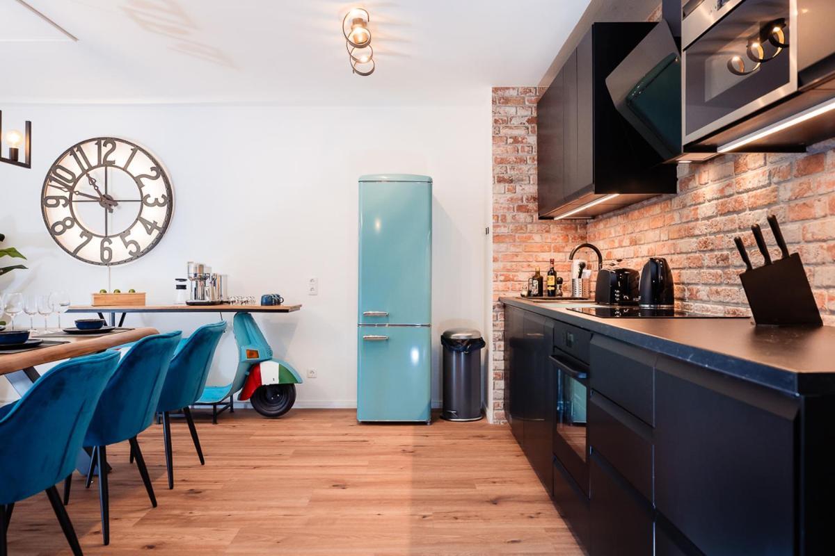 bee Apartments Design NESPRESSO Küche Parkplätze PS5 — 4-Star Luxury Hotel in Aachen, Germany