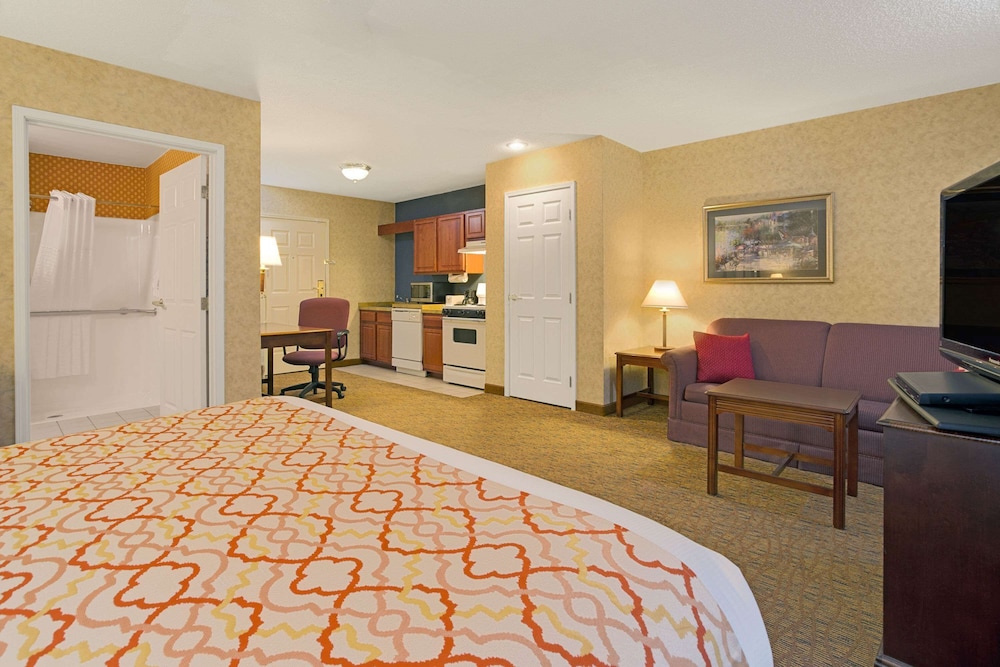 Hawthorn Extended Stay by Wyndham Cincinnati Sharonville - photo 7