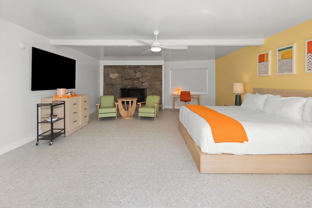 Mojave Resort Adults Only - photo 9
