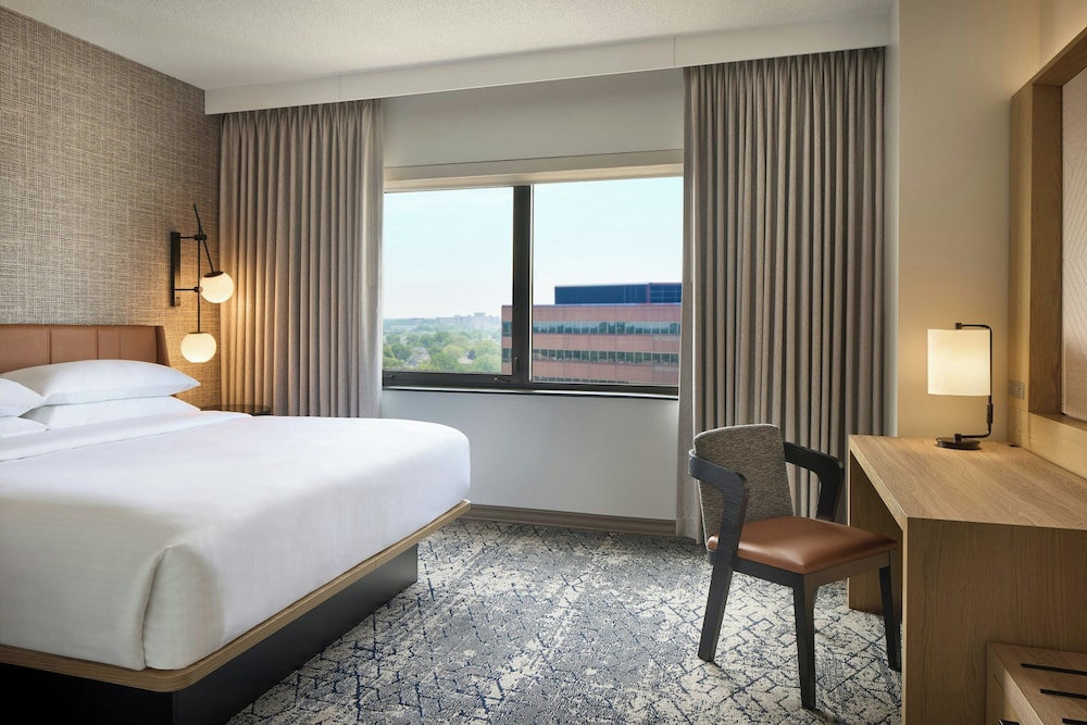 Sheraton Suites Chicago O'Hare - photo 27