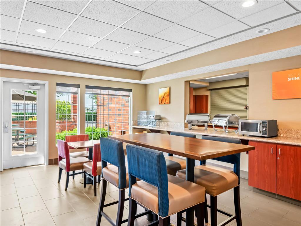 Comfort Suites Linn County - photo 54