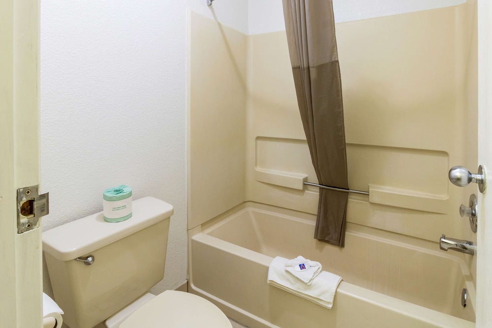 Motel6 Dayton Englewood - photo 13