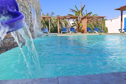 Bungalow La Roa I — 4-Star Luxury Hotel in Conil De La Frontera, Spain
