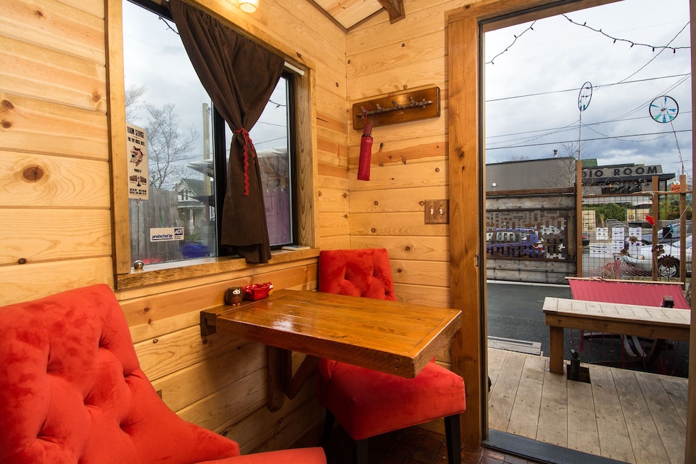 Caravan The Tiny House Hotel - photo 8