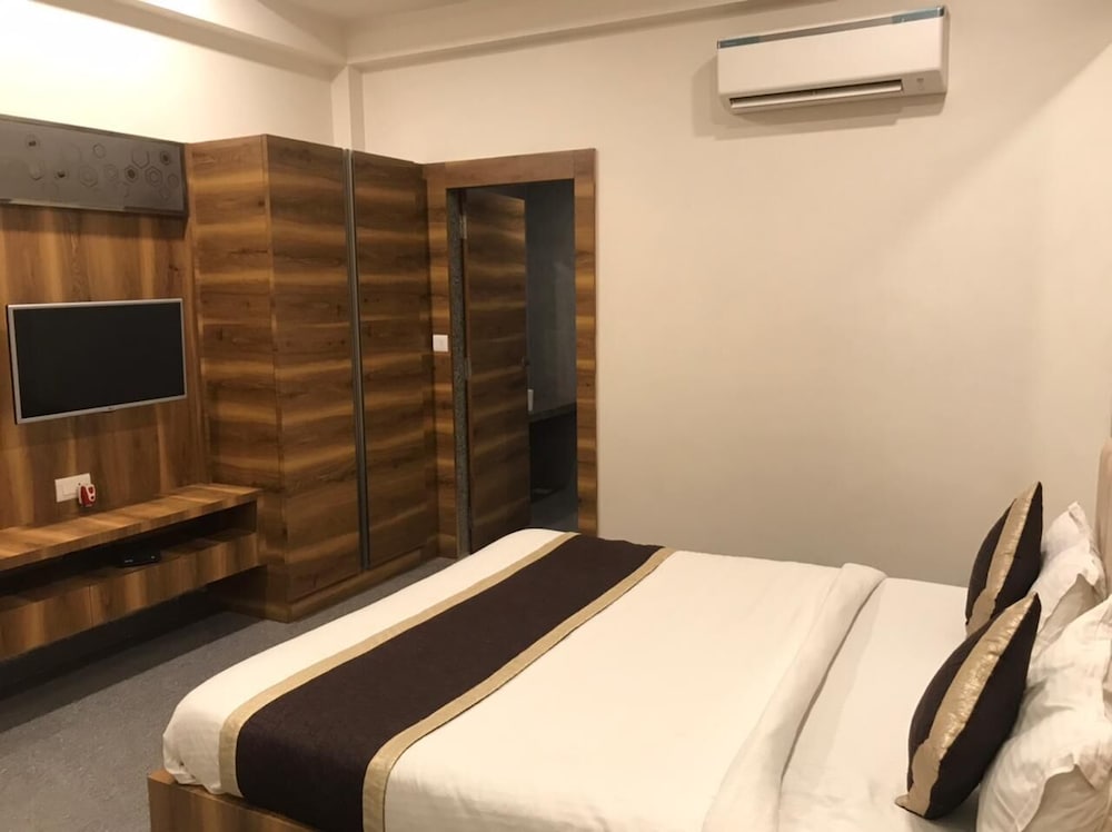 Divya Hotel & Restaurant in Abu Road, India