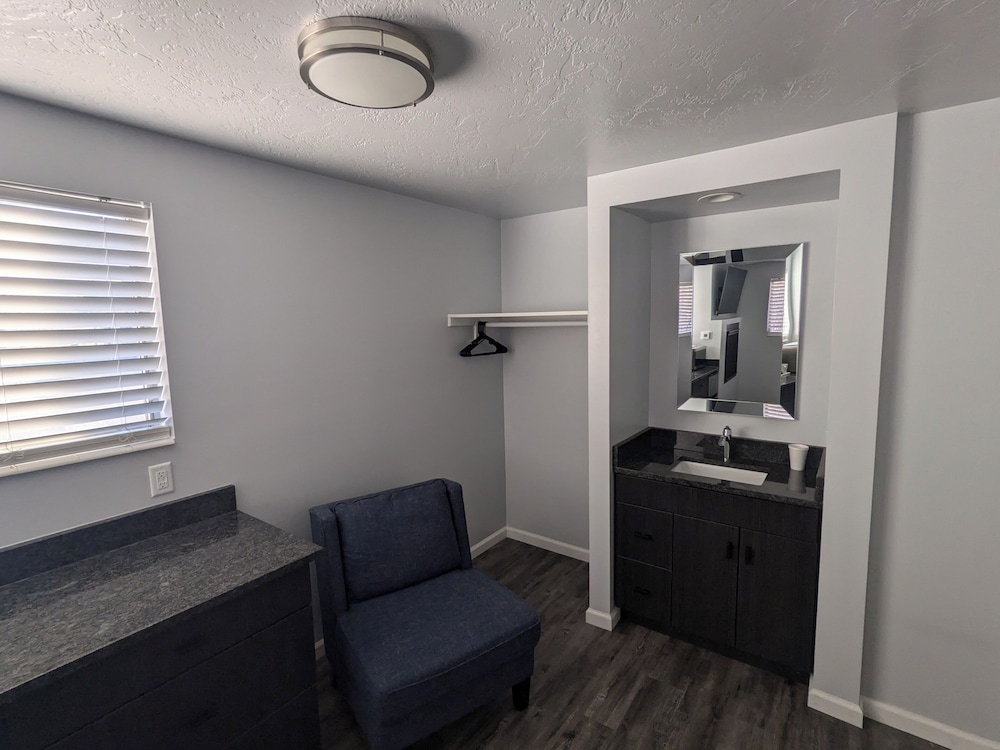 Majestic Rockies Motel - photo 22
