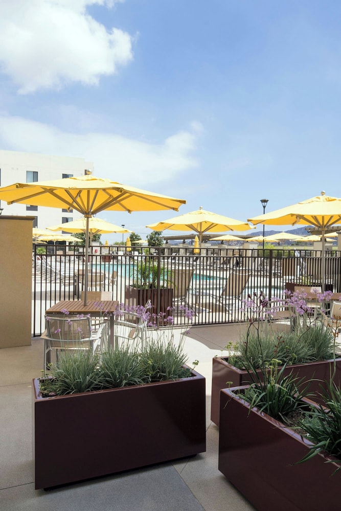 SpringHill Suites Los Angeles Burbank Downtown - photo 28