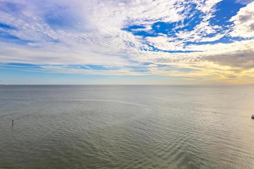 Luxury Cape Marco unit with pool gym and tennis in Marco Island, United States