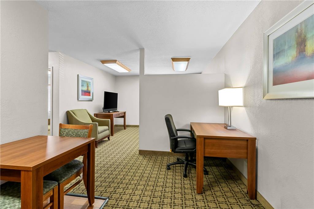 Clarion Inn Cranberry Township - photo 35
