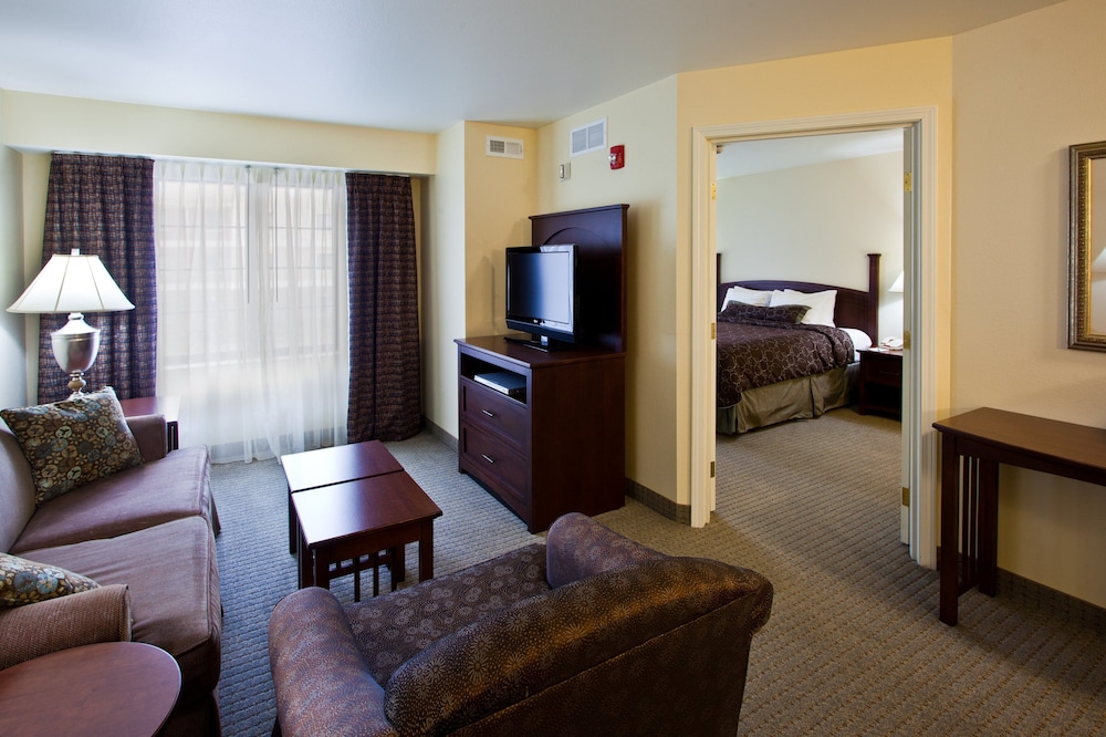 Staybridge Suites Lansing Okemos - photo 10