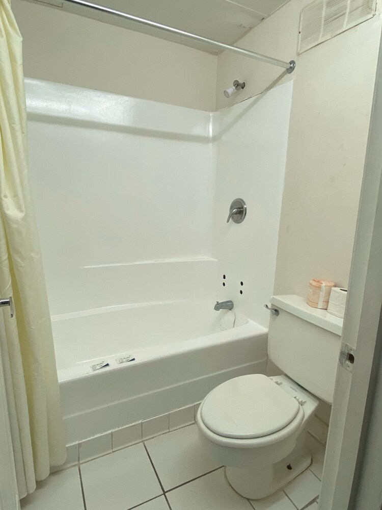 Discovery Inn Macon - photo 20