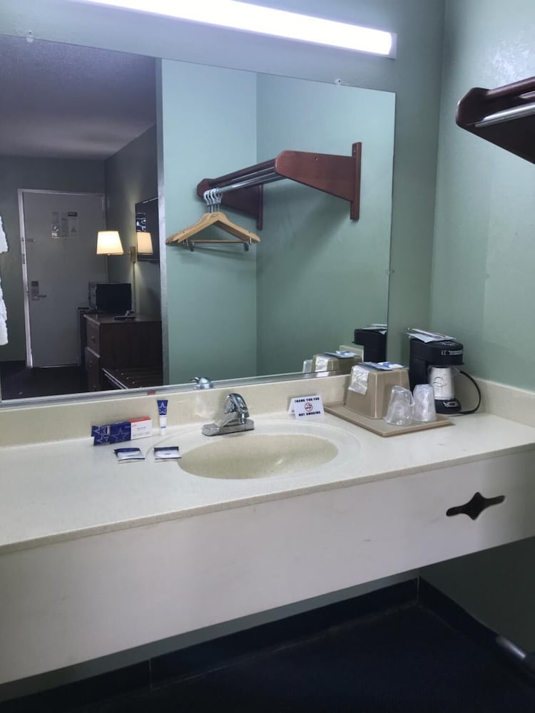 Americas Best Value Inn Manchester TN - photo 17