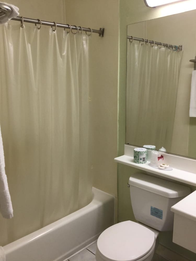 Beverly Inn - photo 47