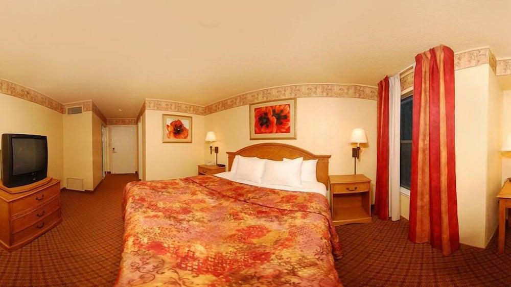 Pan American Inn & Suites - photo 13