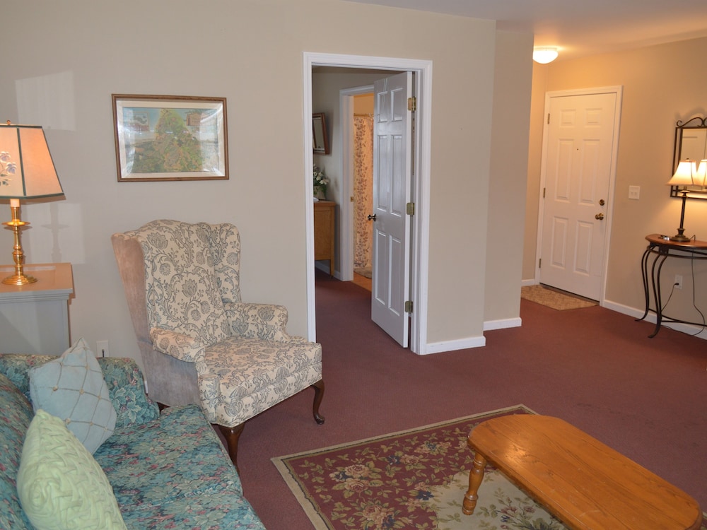 Canal Side Inn - photo 15