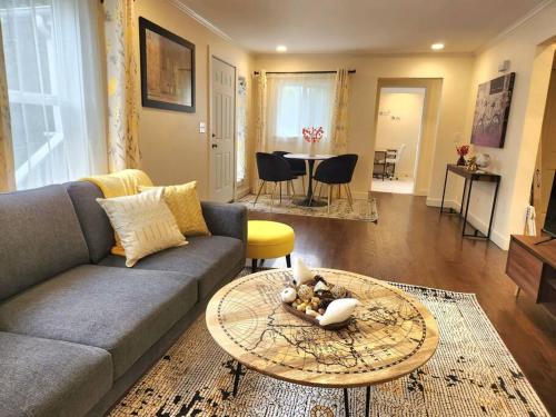Cozy contemporary 2BR with Sofa bed in the office — 4-Star Luxury Hotel in Seattle, United States