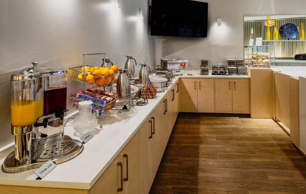 Bell Tower Hotel - photo 18
