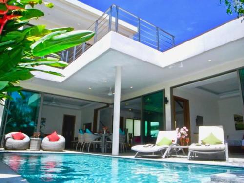 Rawai Beach Private Pool Villa 3 Bedrooms — 4-Star Luxury Hotel in Rawai, Thailand