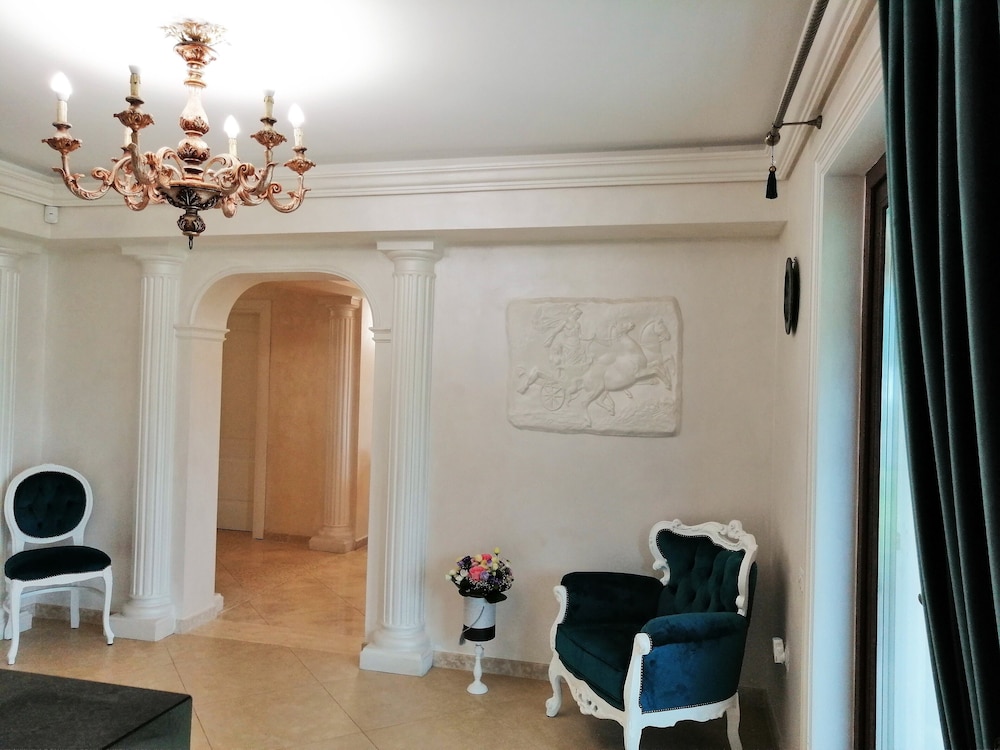 Gradinile Romane — Hangu — photo 2
