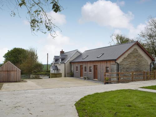Bluebell Cottage Uk12988 — 4-Star Luxury Hotel in Cardigan, United Kingdom