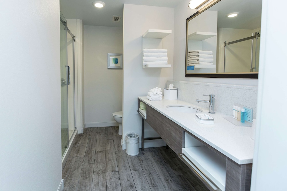 Hampton Inn & Suites Syracuse North Airport Area - photo 46