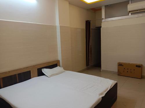 Hotel New Mandpam in Orai, India