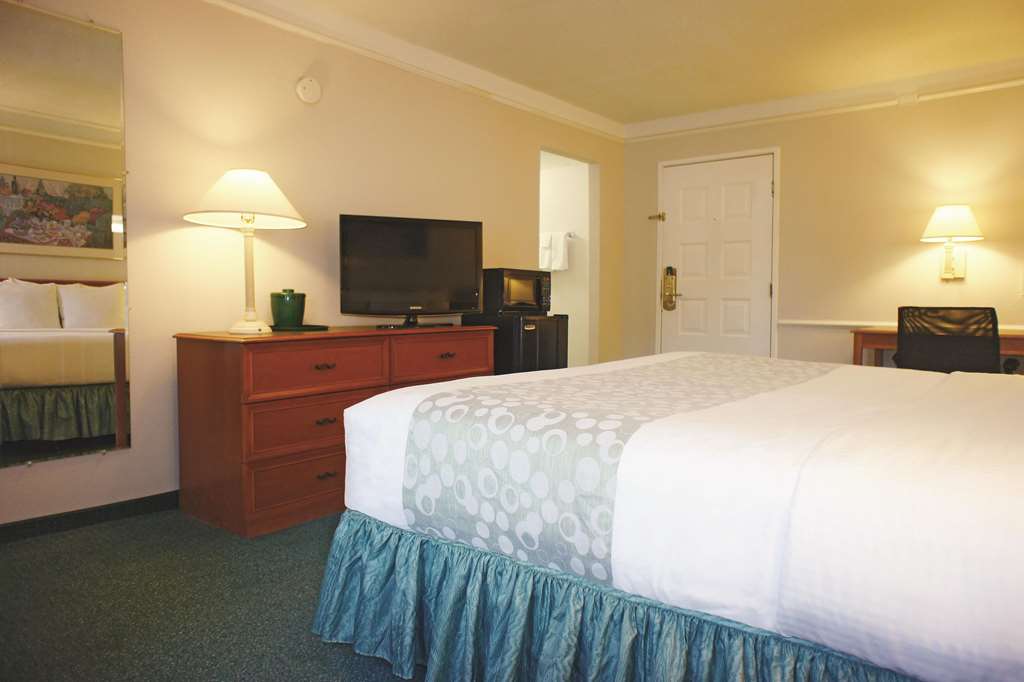 La Quinta Inn by Wyndham Kansas City Lenexa - photo 20