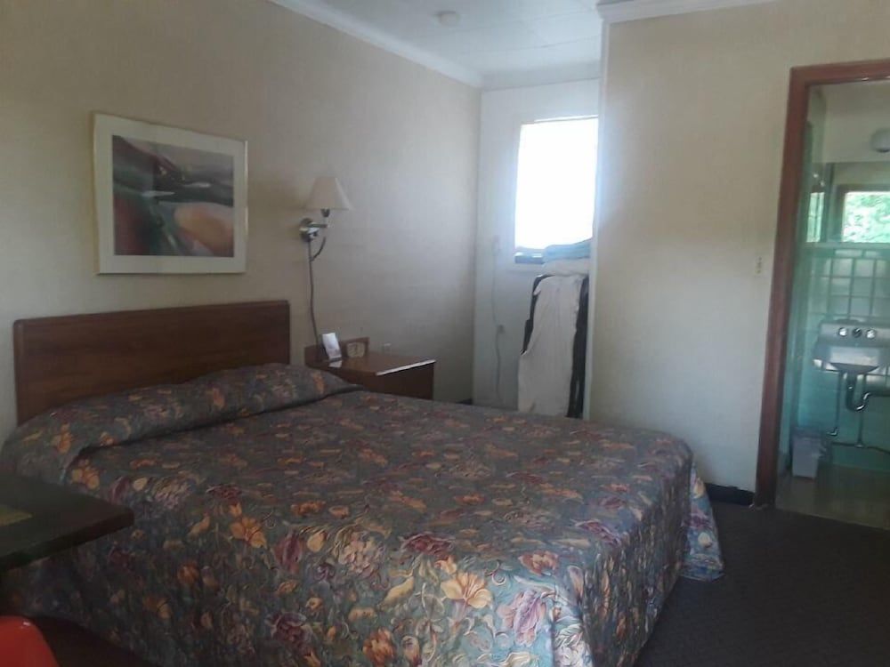 Maples Motel - photo 9
