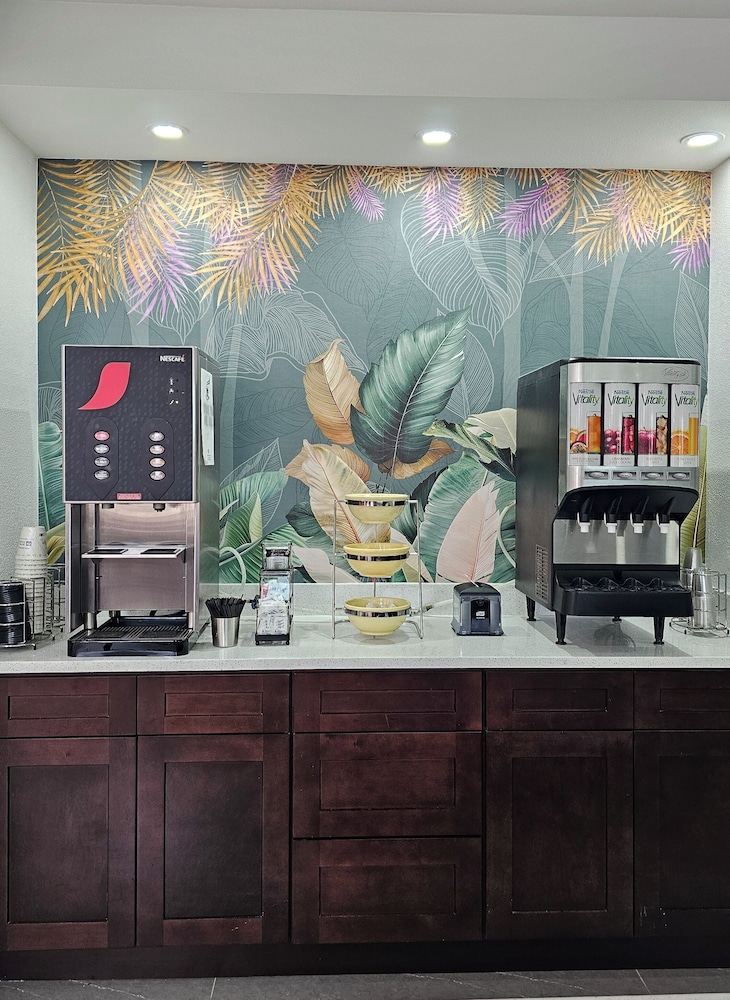 Montreal Suites Orlando By Ihg - photo 32