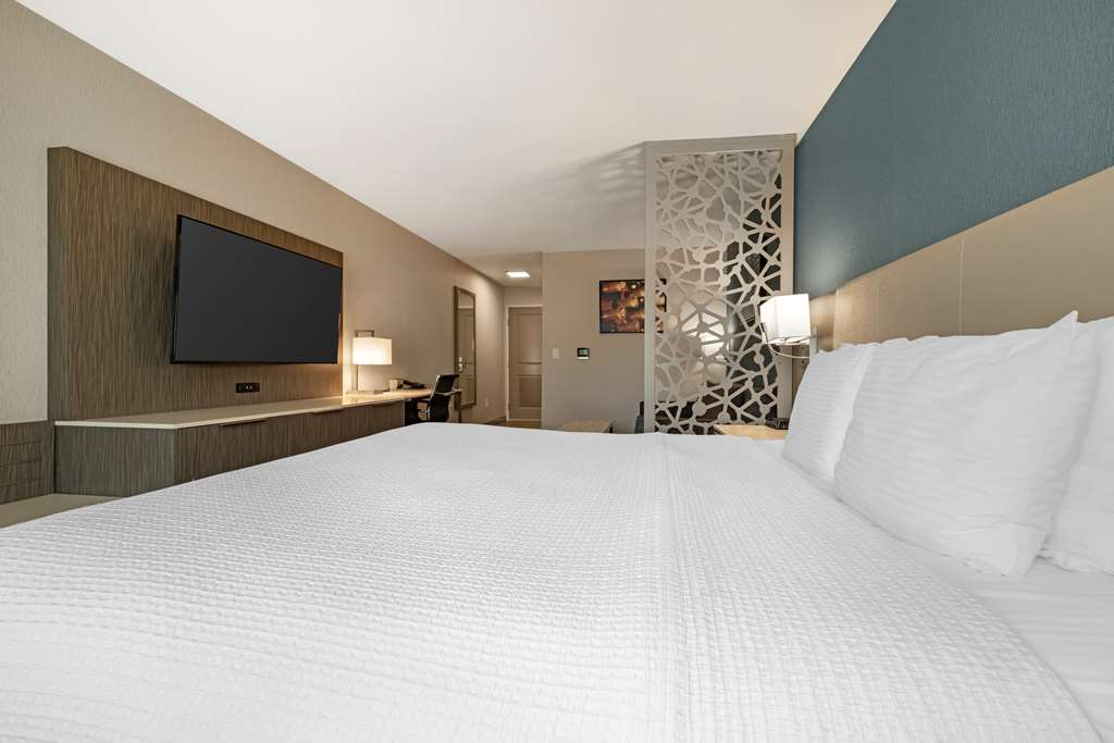 Best Western Plus Temecula Wine Country Hotel &Suites - photo 13