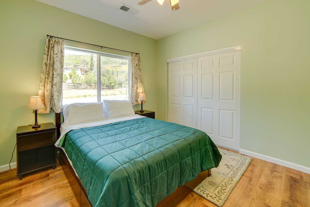 Clearlake Vacation Rental with Nearby Lake Access — 4-Star Luxury Hotel in Clearlake, United States