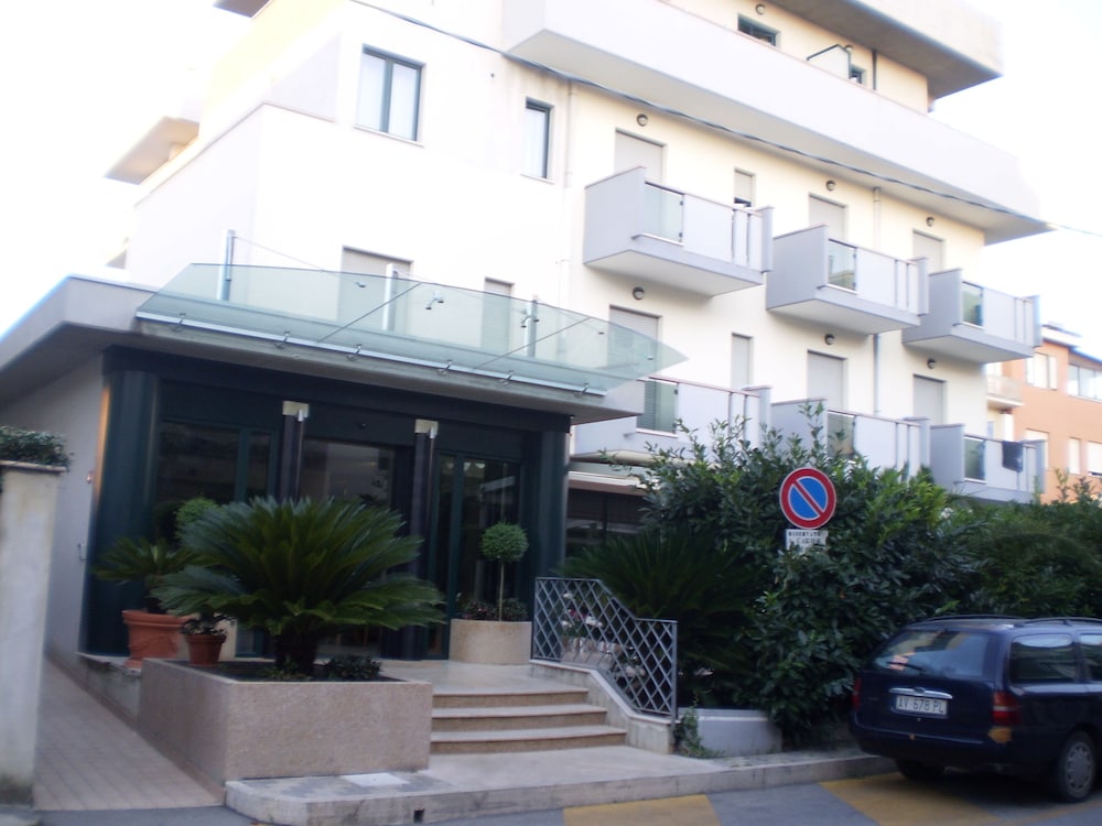 Hotel La Perla - carbon neutral hotel in Roseto Degli Abruzzi